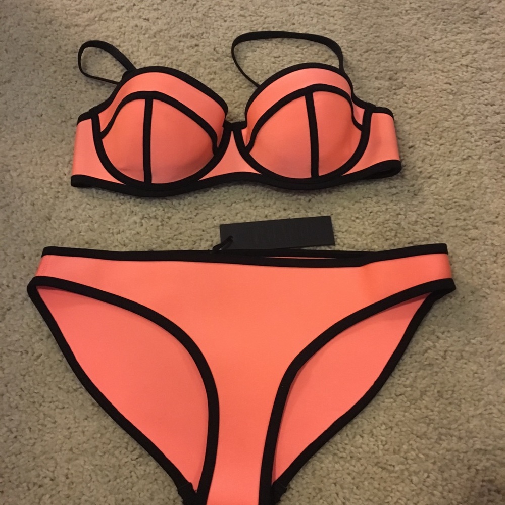 Triangl orange and black bikini
